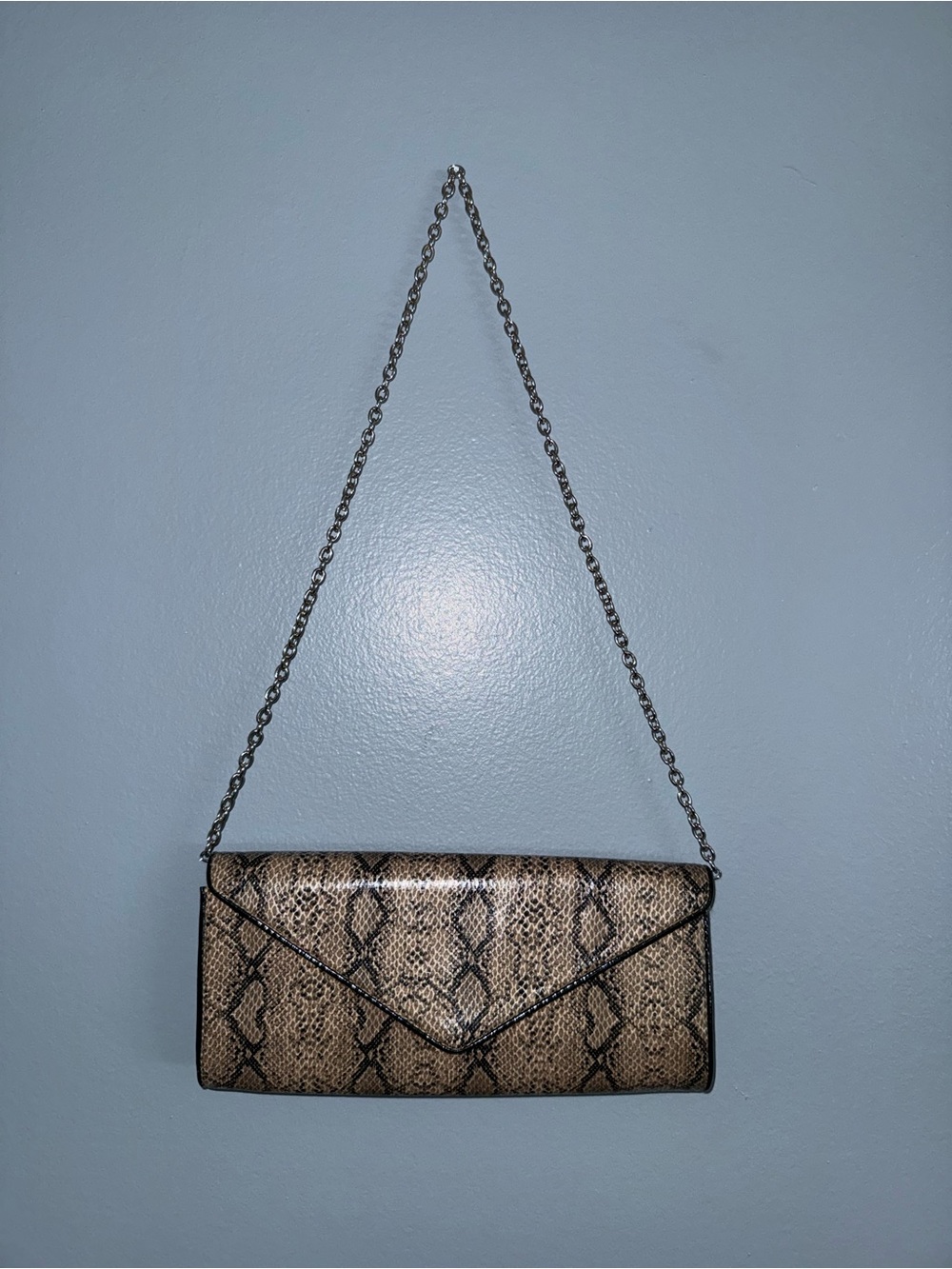 Snake-Print Envelope Chain Shoulder Bag - Brown